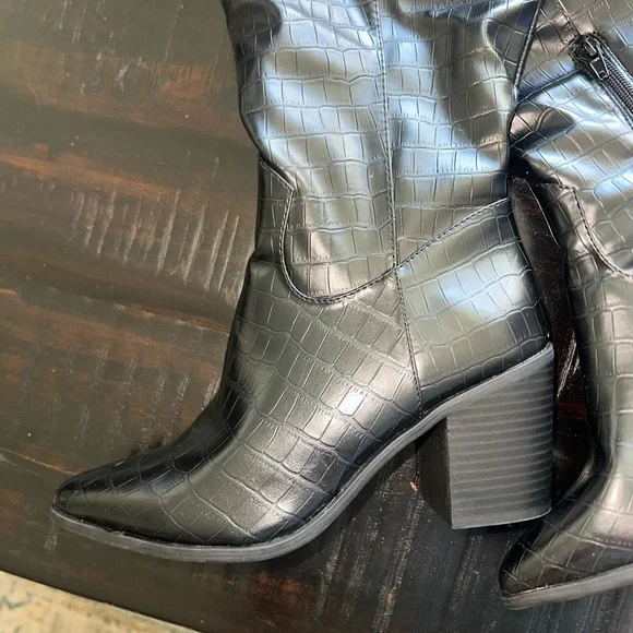 Journee Collection Black Textured Heeled Boots - Picture 7 of 7